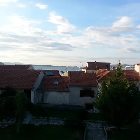 Lori Biograd Na Moru
