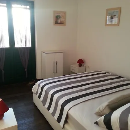 Lori Biograd Na Moru