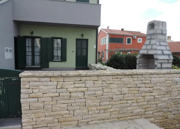 Lori Biograd Na Moru