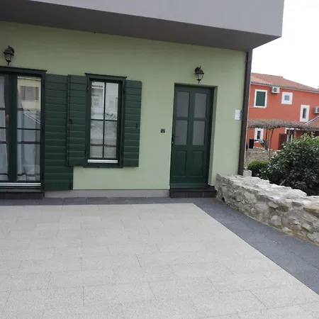 Lori ביוגראד נה מורו