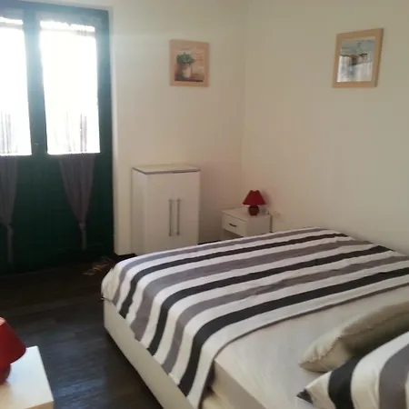 Lori Biograd Na Moru
