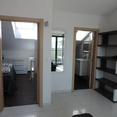 Lori Apartment *
